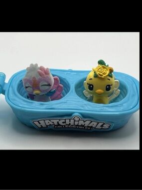 Hatchimals CollEGGtible Petal & Midnight Peachee Season 3 & 4 Blue Nest Case